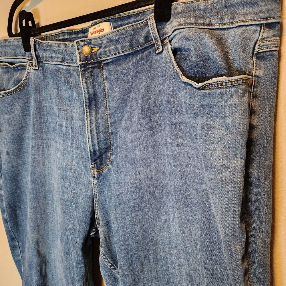 Wrangler True Straight Leg Medium Wash Denim Jeans - Size 34L / 24W x 32